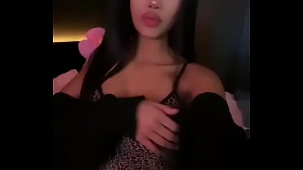 Hot Asian girl @ stunnagwrlie